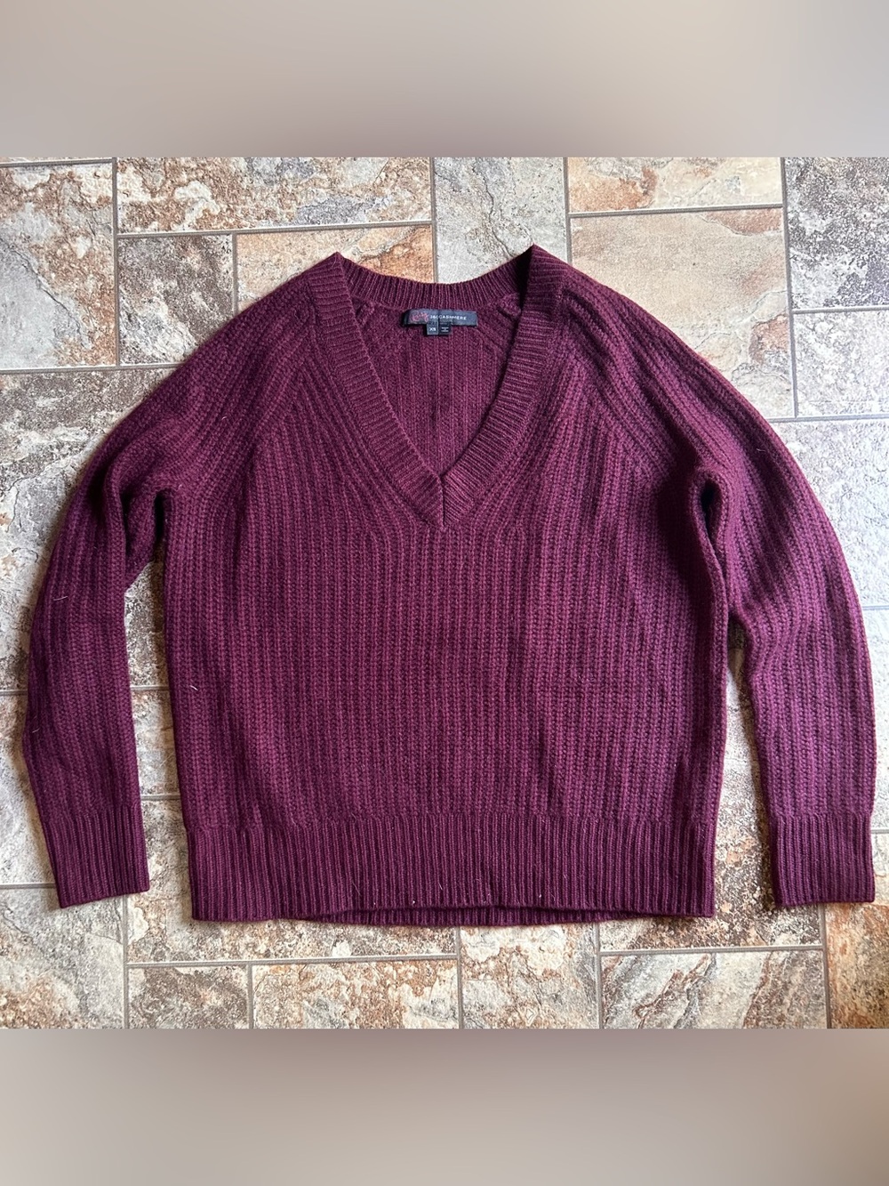 Rocky Barnes x 360 Cashmere, 100% Cashmere Ribbed V-neck Sweater Burgundy XS